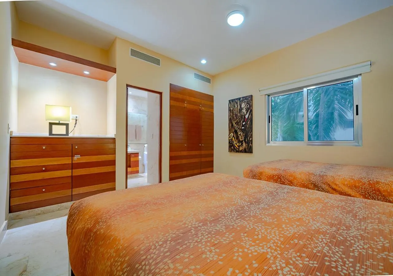Steps To The Beach, 2 Bed Apt At Casa Del Mar With Rooftop Pool - Condo Clara Playa del Carmen Mexico