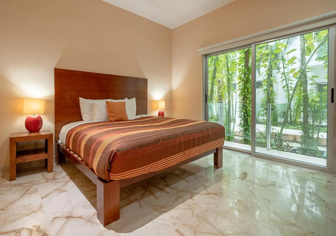 Steps To The Beach, 2 Bed Apt At Casa Del Mar With Rooftop Pool - Condo Clara Playa del Carmen Holiday home