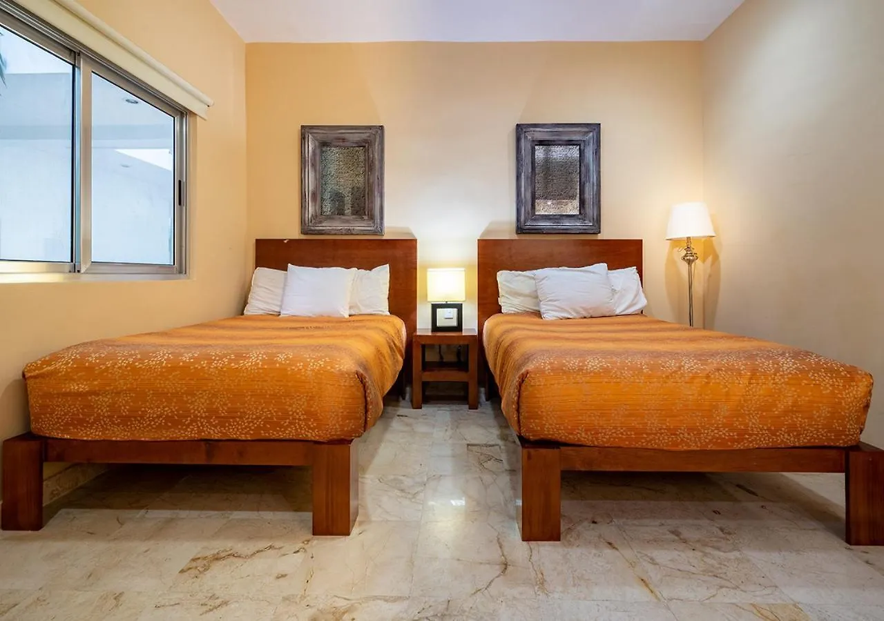 Steps To The Beach, 2 Bed Apt At Casa Del Mar With Rooftop Pool - Condo Clara Playa del Carmen Holiday home