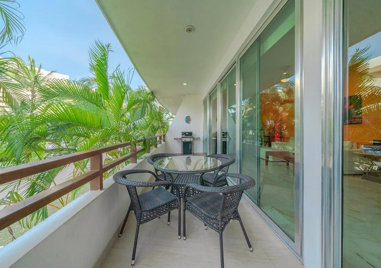 Steps To The Beach, 2 Bed Apt At Casa Del Mar With Rooftop Pool - Condo Clara Playa del Carmen Holiday home