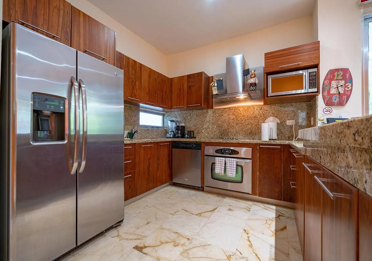 Steps To The Beach, 2 Bed Apt At Casa Del Mar With Rooftop Pool - Condo Clara Playa del Carmen Holiday home