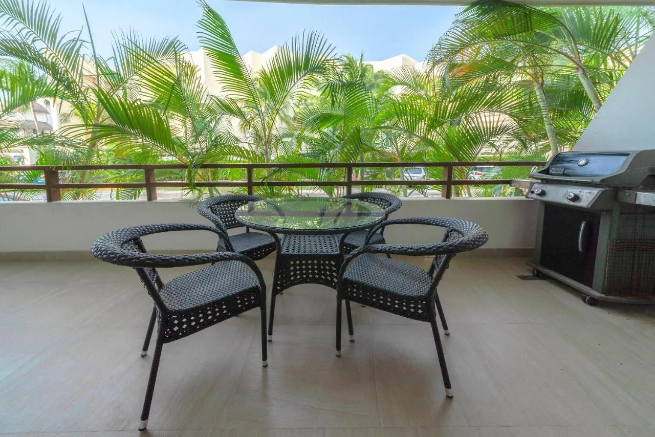 Steps To The Beach, 2 Bed Apt At Casa Del Mar With Rooftop Pool - Condo Clara Playa del Carmen 0*,  Mexico