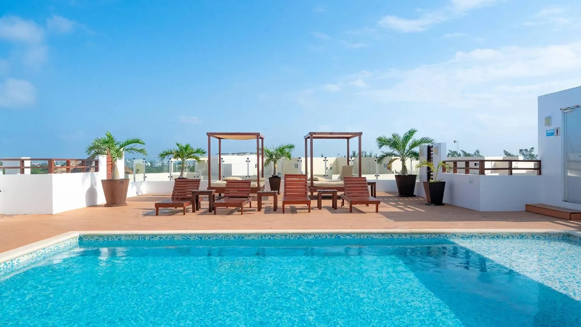 Beachside Condo With 2 Bedroom Rooftop, Pool - At Casa Del Mar, Condo Clara Playa del Carmen 0*,  Messico