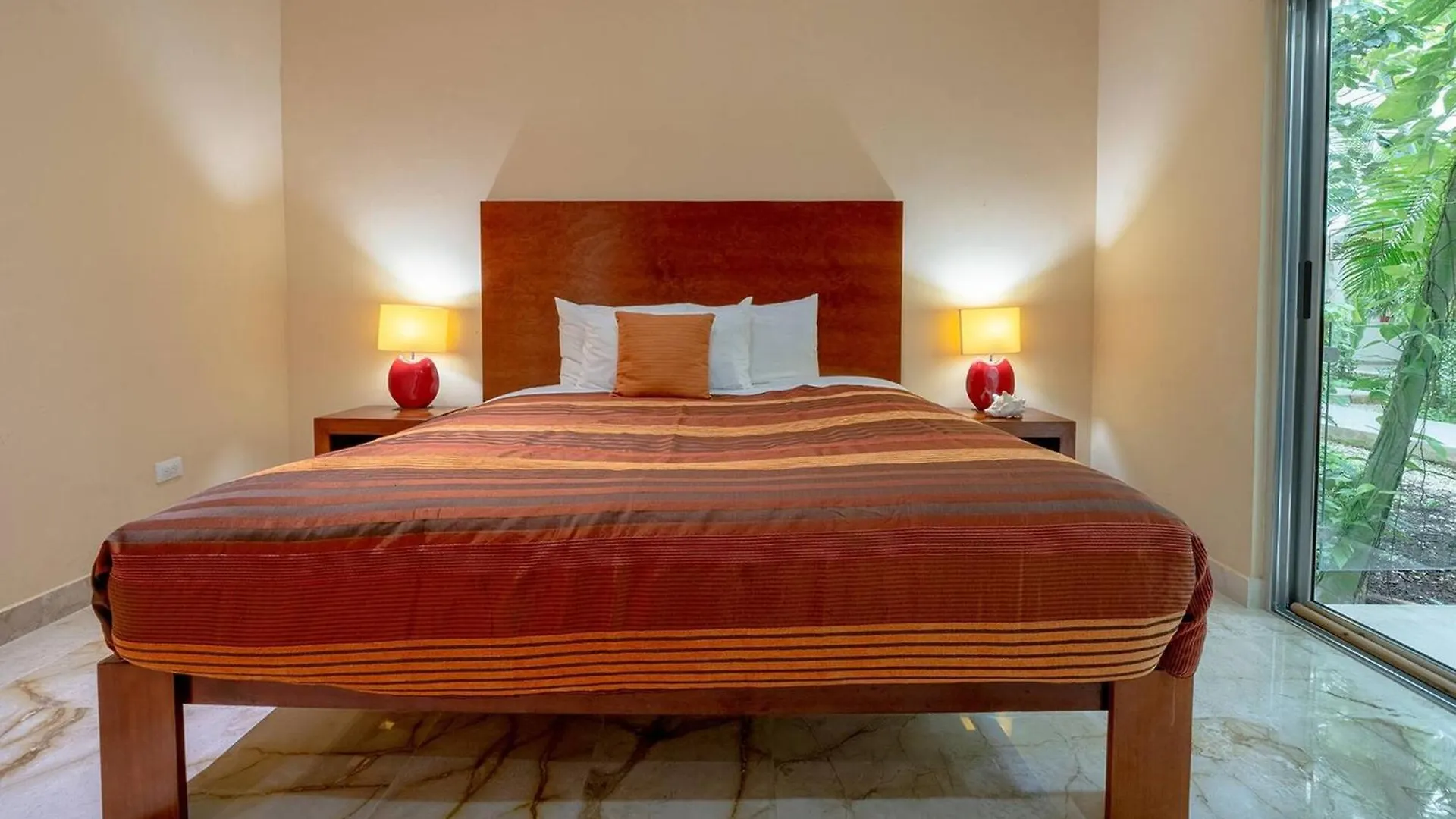 Beachside Condo With 2 Bedroom Rooftop, Pool - At Casa Del Mar, Condo Clara Playa del Carmen