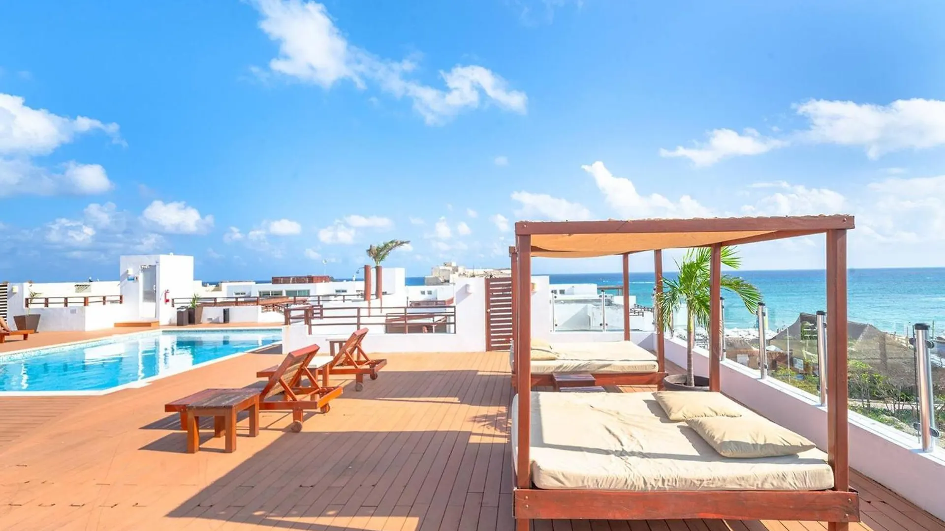 Beachside Condo With 2 Bedroom Rooftop, Pool - At Casa Del Mar, Condo Clara Playa del Carmen Holiday home