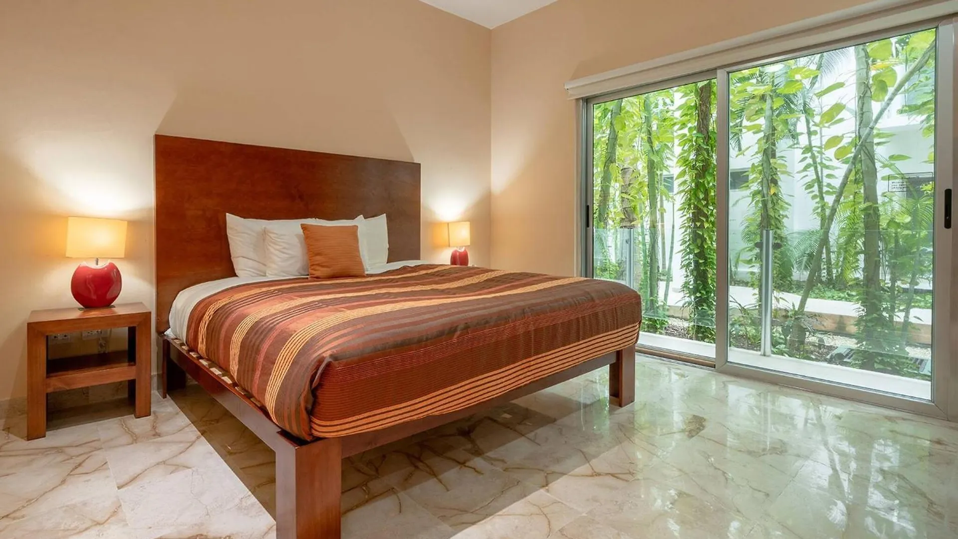 Beachside Condo With 2 Bedroom Rooftop, Pool - At Casa Del Mar, Condo Clara Playa del Carmen 0*,